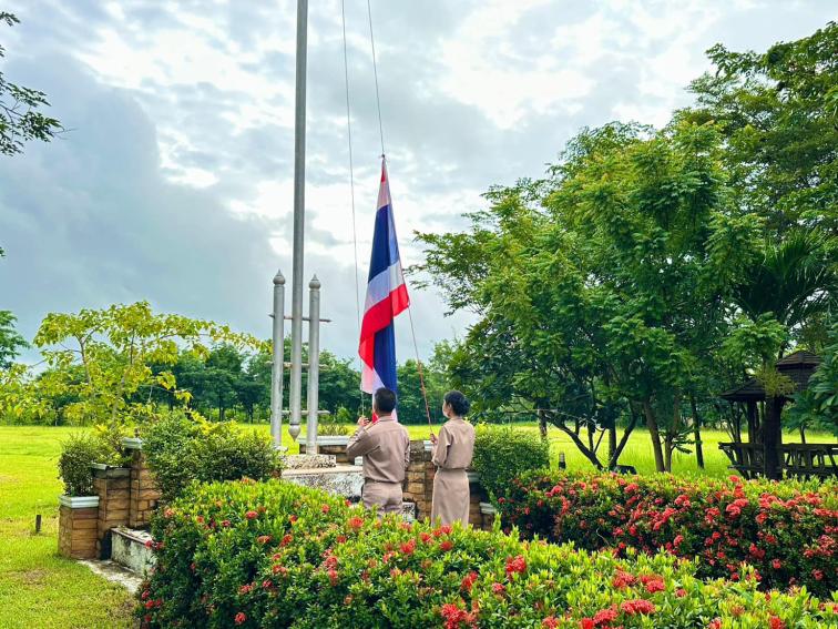 นายมาโนช พิลาโท นายกเทศมนตรีตำบลโคกสำราญ เป็นประธานพิธีประดับธงชาติและเคารพธงชาติ เนื่องในวันพระราชทานธงชาติไทย (Thai National Flag Day)